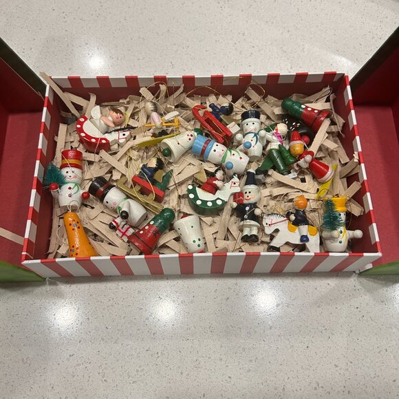 Box of 18 Vintage Wooden Christmas Ornaments Santa Snowman Sleigh Bells Gift Set - Picture 5 of 7